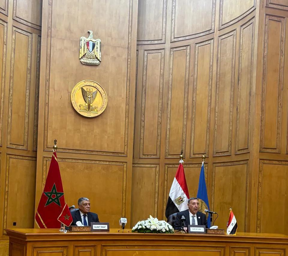 صورة السيد رئيس المحكمة الدستورية للمملكة يقوم ووفد مرافق له  بزيارة عمل إلى المحكمة الدستورية العليا بمصر